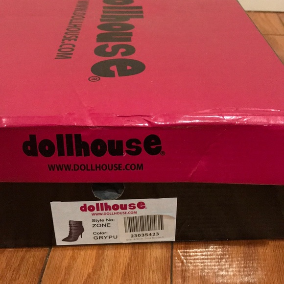 NWT Dollhouse grey and silver bootie - Size 9 - Picture 7 of 8